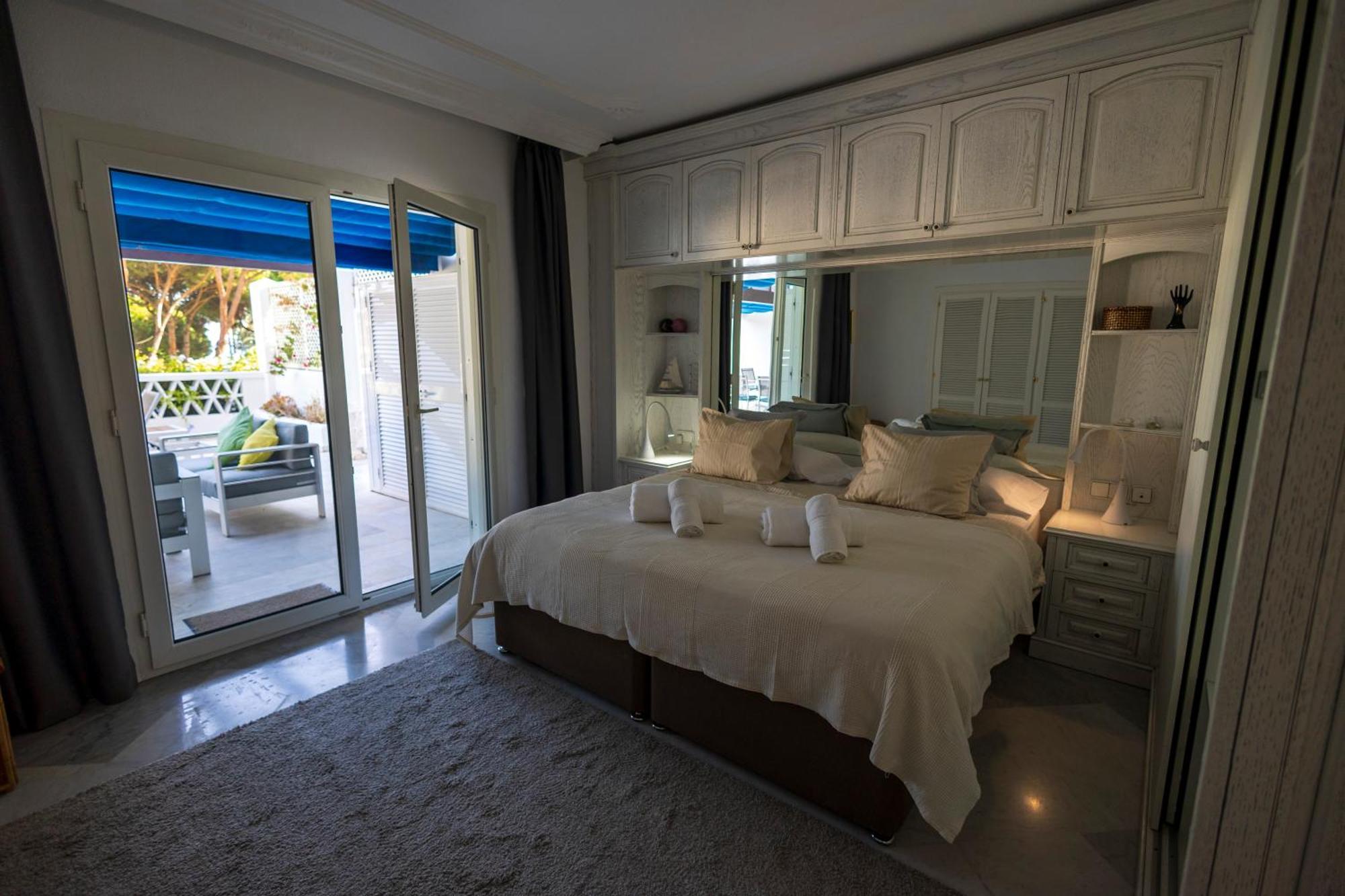 Frontline Beach With Amazing Sea Views