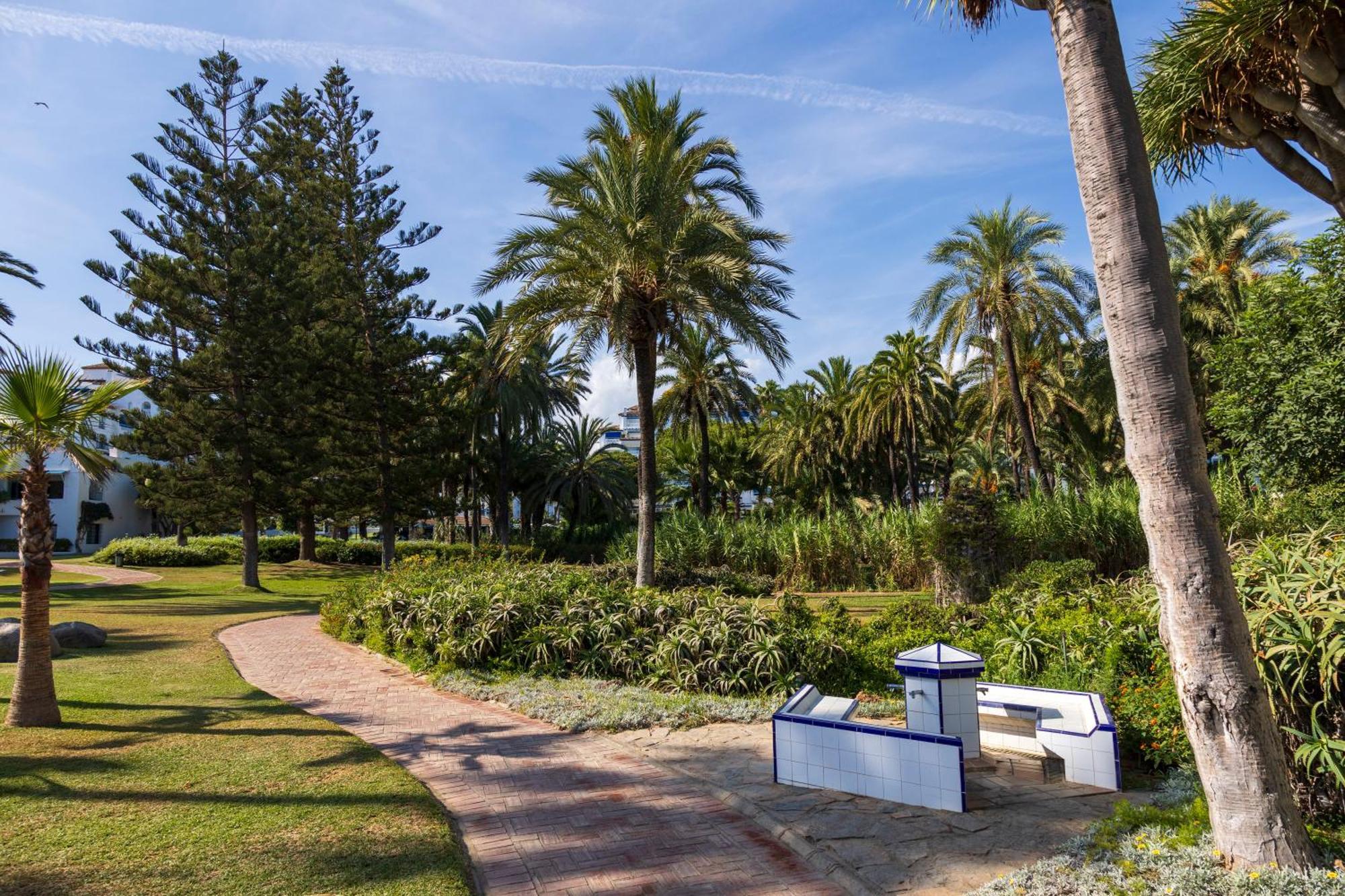 Apartment Frontline Beach With Amazing Sea Views